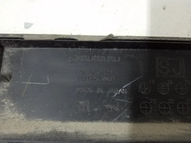 Накладка на дверь задняя правая для Subaru Forester SJ rest 2016-2019 на фотографиях