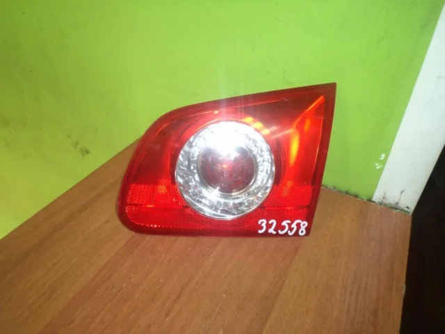 Фонарь внутренний левый для Volkswagen Passat Variant (B6, Typ 3C) 2004-2010 на фотографиях