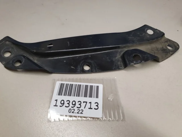 Кронштейн правой фары верхний для Volkswagen Polo V (6C) Седан 2015-2020 на фотографиях