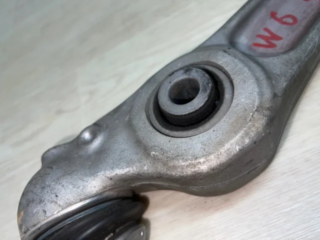 Рычаг передний правый верхний для BMW 5er Ф10 2010-2013 на фотографиях