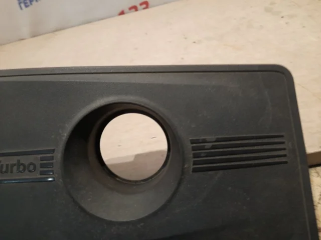 Пластиковая крышка двигателя для BMW 1er Ф20 2011-2015 на фотографиях