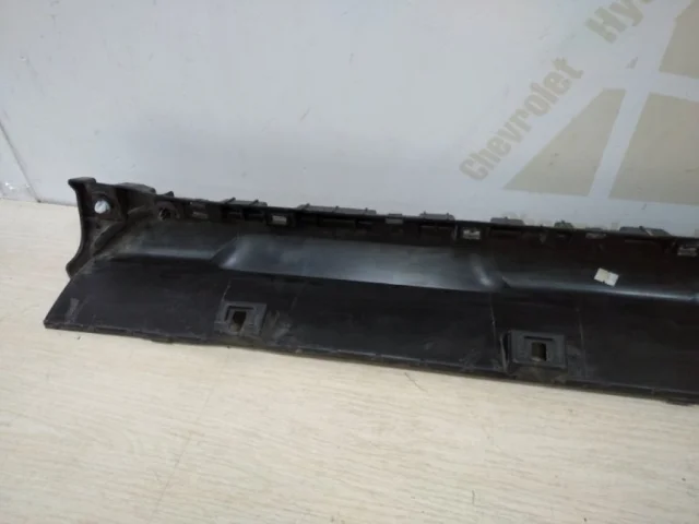 Накладка порога левая для Renault Duster HM 2020+ на фотографиях