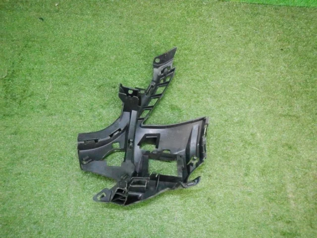 Кронштейн переднего бампера правый для Mercedes-Benz S class W222 2013-2017 на фотографиях