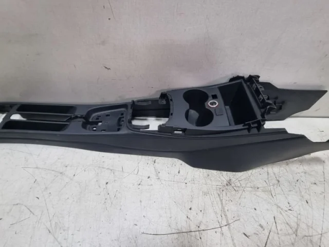 Крышка подлокотника для Volkswagen Polo V (6R) 2009-2014 на фотографиях