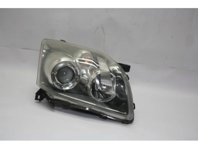 Фары для Toyota Avensis Универсал T250 2003-2008 на фотографиях