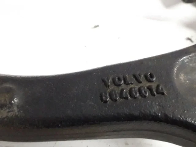 Рычаг передний правый верхний для Volvo XC90 I C 2002-2014 на фотографиях