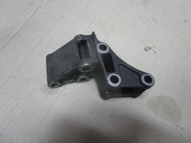 Кронштейн переднего бампера правый для Mercedes-Benz S class W220 1998-2005 на фотографиях