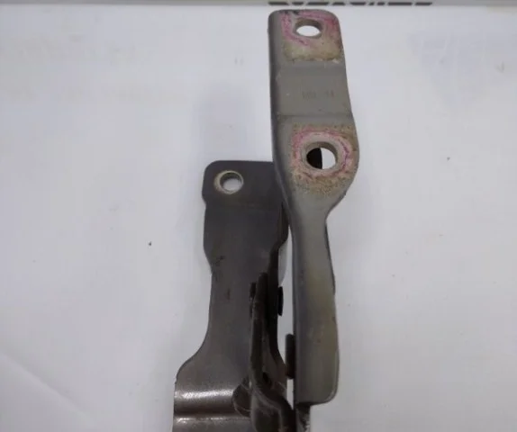 Крепление петли капота для Hyundai Tucson TL 2015-2019 на фотографиях