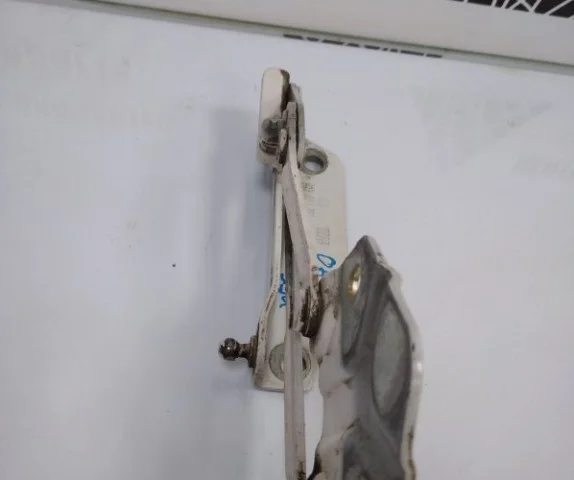 Петля капота левая для Volkswagen Caddy IV (2K) 2015-2020 на фотографиях