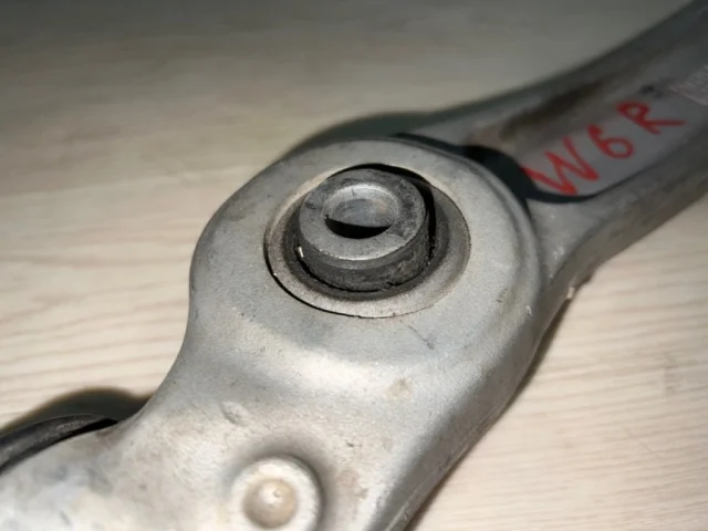 Рычаг передний левый верхний для BMW 5er Ф10 2010-2013 на фотографиях