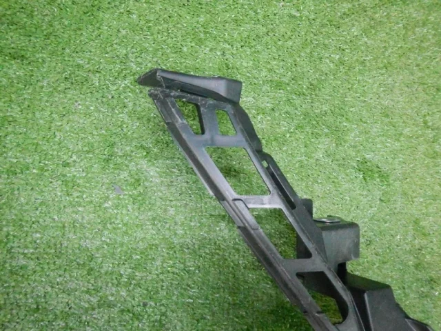 Кронштейн переднего бампера правый для Mercedes-Benz S class W222 2013-2017 на фотографиях