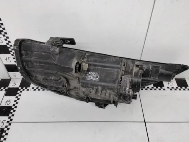 Фара правая для Hyundai Tucson LM 2009-2015 на фотографиях