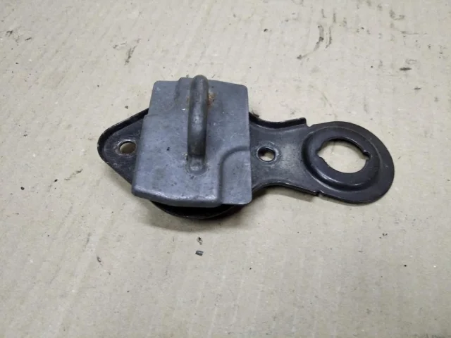 Замок капота левый для Mercedes-Benz M class W164 2005-2011 на фотографиях