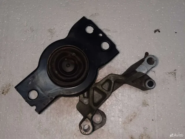 Опора двигателя задняя правая верхняя для Nissan Qashqai J10 2006-2013 на фотографиях