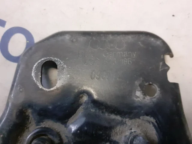 Замок капота для Audi A7 4G 2010-2014 на фотографиях