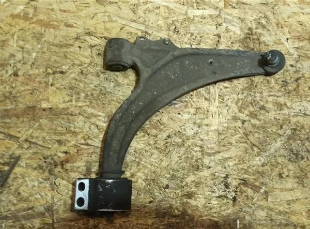 Рычаг передний правый нижний для Opel Astra J Хэтчбек 2009-2017 на фотографиях