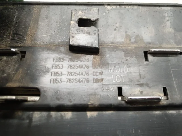 Молдинг двери задний правый для Ford Explorer U502 rest 2014-2019 на фотографиях