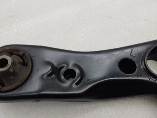 Рычаг передний левый нижний для Toyota RAV4 XA40 rest 2015-2019 на фотографиях
