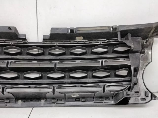 Решетка радиатора для Land Rover Discovery L319 Rest 2013-2017 на фотографиях