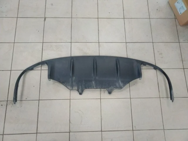 Накладка заднего бампера для Porsche Macan 95B 2014-2023 на фотографиях