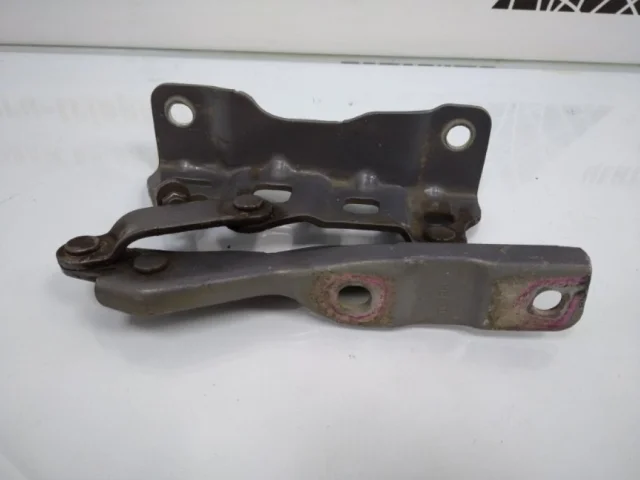 Крепление петли капота для Hyundai Tucson TL 2015-2019 на фотографиях