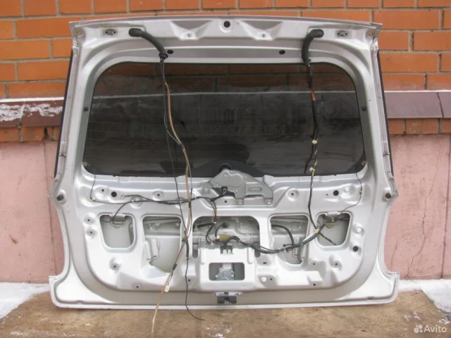 Крышка багажника для Suzuki SX4 2006-2009 на фотографиях