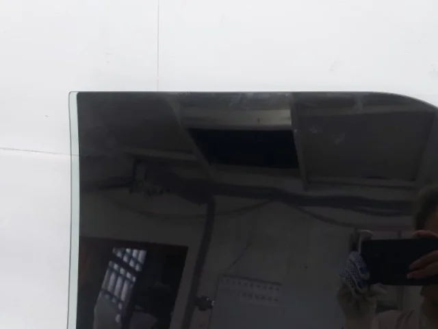 Стекла и зеркала для Infiniti QX 56 2010-2014 на фотографиях