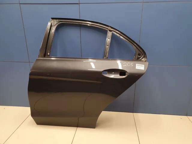 Двери для Mercedes-Benz C class C205 2014-2020 на фотографиях