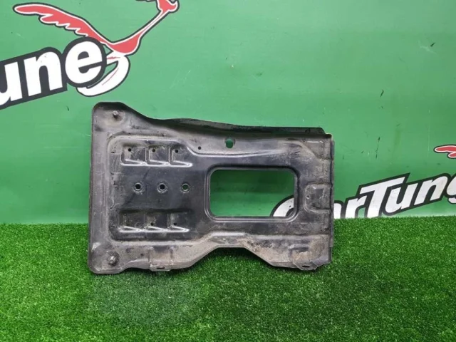 Поддон аккумулятора для Mercedes-Benz C class W203 2000-2007 на фотографиях