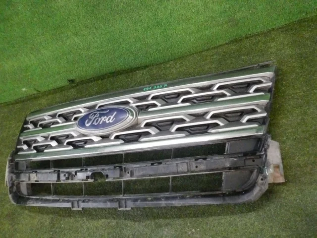 Решетка радиатора для Ford Explorer U502 rest 2014-2019 на фотографиях