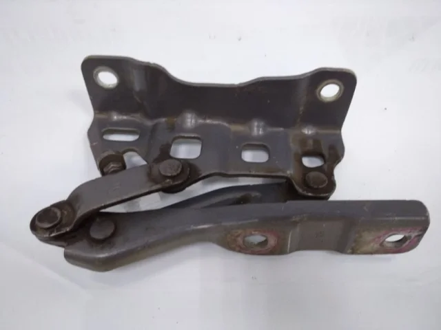 Крепление петли капота для Hyundai Tucson TL 2015-2019 на фотографиях