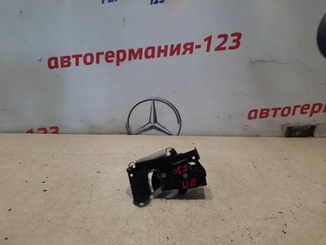 Замок капота правый для BMW 3er F30 2011-2019 на фотографиях