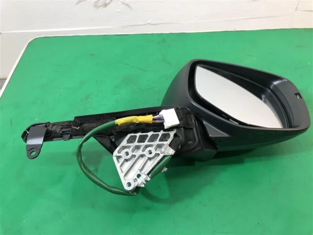 Зеркало заднего вида (в салоне) для Subaru Legacy BN 2017+ на фотографиях