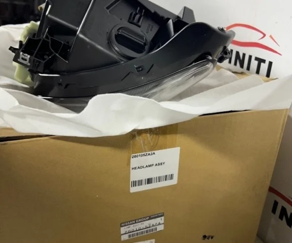 Фара правая для Infiniti QX 80 2013-2022 на фотографиях