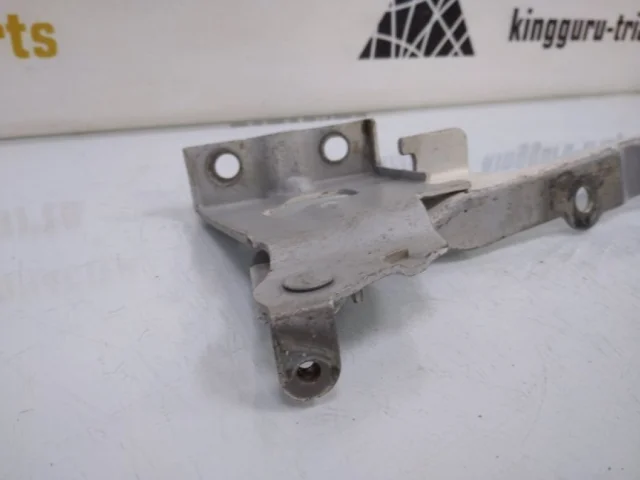 Петля капота левая для Hyundai ix35 1 2009-2013 на фотографиях