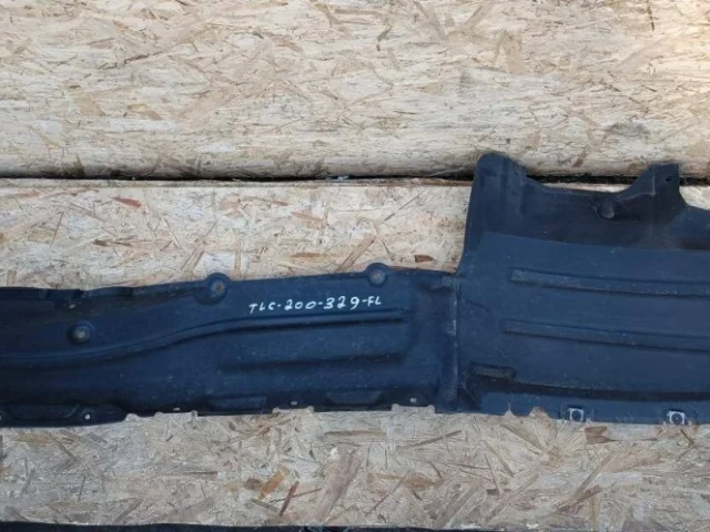 Подкрылок передний левый для Toyota Land Cruiser 200 (JDM) 2007-2013 на фотографиях