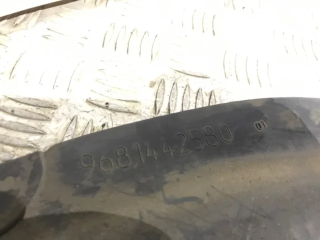 Крылья для Peugeot 308 SW T7 2007-2014 на фотографиях