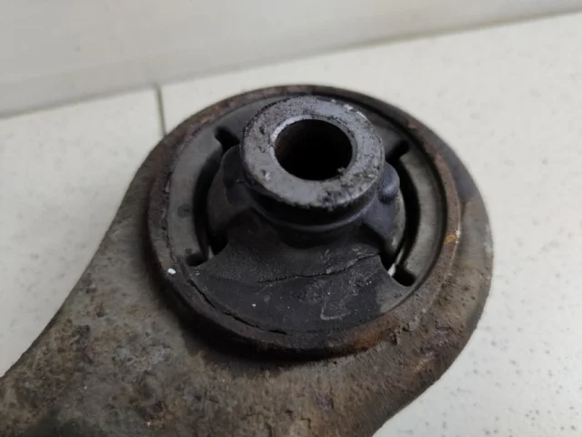 Рычаг передний правый нижний для Suzuki Grand Vitara 2005-2014 на фотографиях