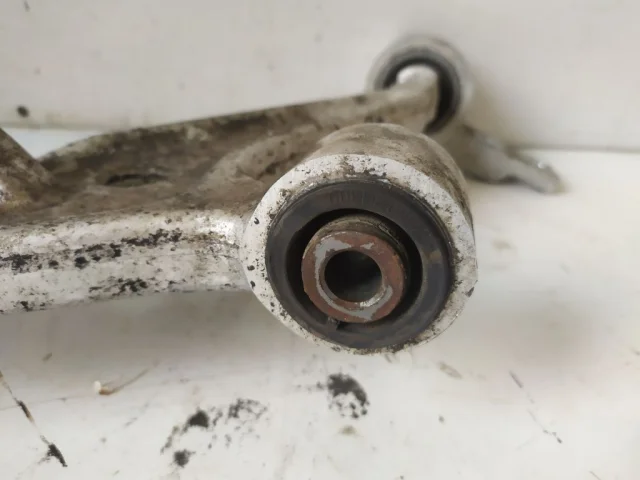 Качающийся рычаг правый для Nissan X-Trail T30 RU 2001-2007 на фотографиях