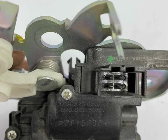 Замок багажника для Skoda Octavia A7 Tour на фотографиях