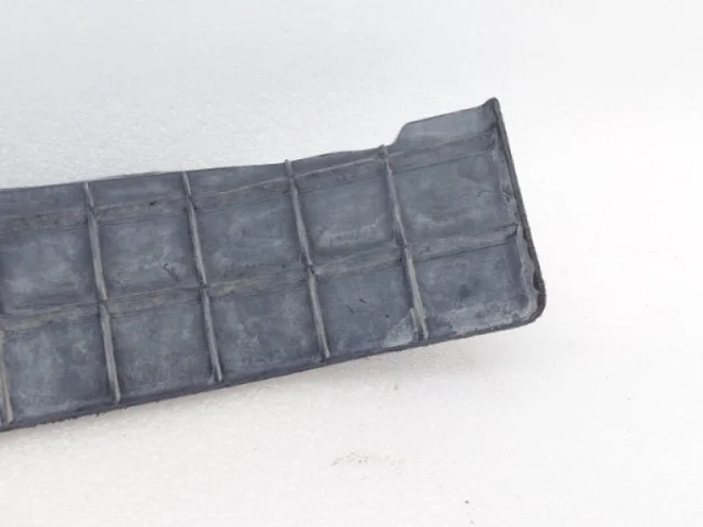 Усилитель переднего бампера для Infiniti QX 80 2013-2022 на фотографиях