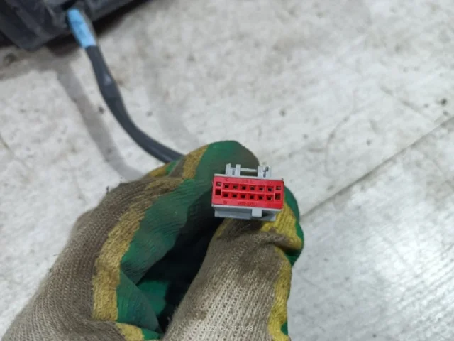 Стекла и зеркала для Ford Galaxy CD340 2006-2015 на фотографиях