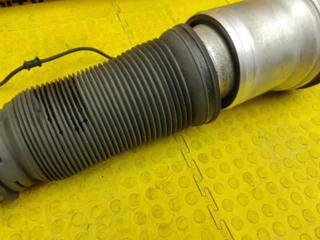 Пневмоподушка передняя левая для Mercedes-Benz S class W220 1998-2005 на фотографиях