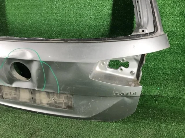 Крышка багажника для Volkswagen Passat (B8) Variant 2014-2019 на фотографиях