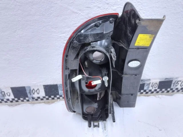 Фонарь правый для Renault Duster HM 2020+ на фотографиях