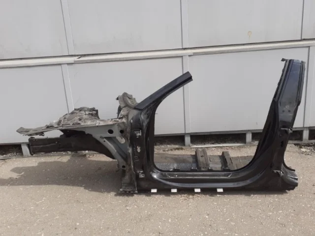 Порог левый для Audi A7 4G 2010-2014 на фотографиях