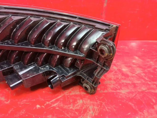 Фонарь левый для Volkswagen Jetta 7 2020+ на фотографиях