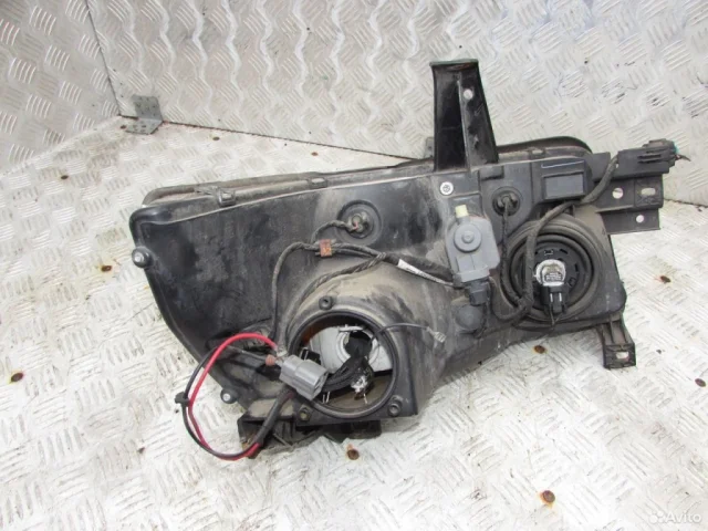 Фары для Infiniti QX 56 (JA60) 2004-2007 на фотографиях