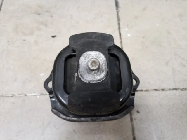 Опора двигателя передняя левая верхняя для BMW X5 Е70 2006-2013 на фотографиях