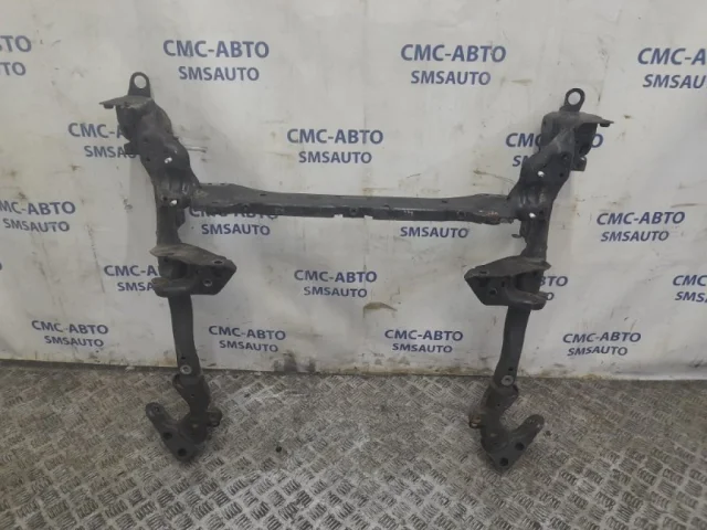 Подрамник двигателя для Audi A7 4G 2010-2014 на фотографиях